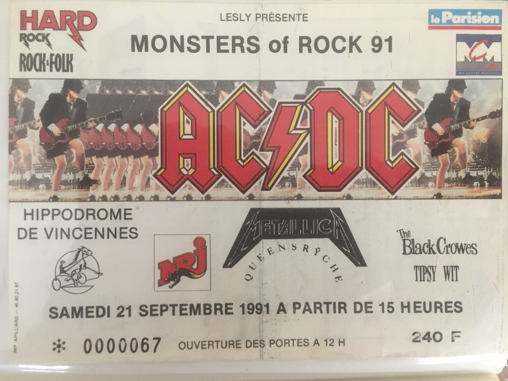 Du grand Metallica et du acdc avec le chauve à la batterie... le concert que j’ai le moins apprécié des écossais..!!