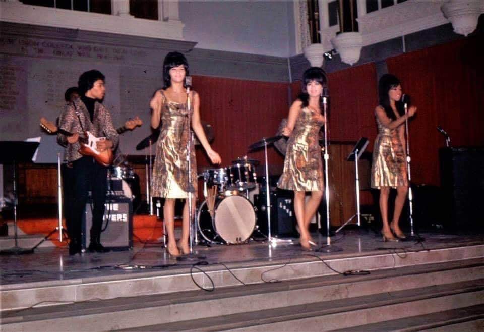 Jimi playing with The Ronettes, 1966.jpg