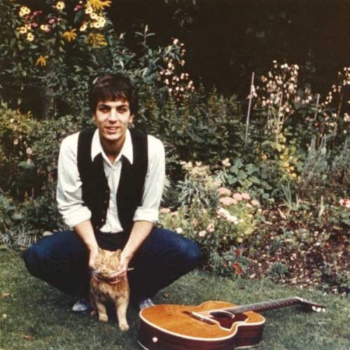 Syd Barrett with his cat, Frisky, 1964.jpg