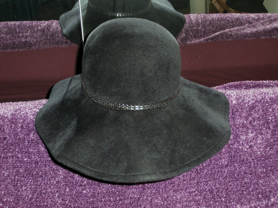 chapeau.jpg